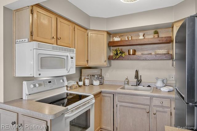 5946 Alan Drive 47, Brighton, MI 48116