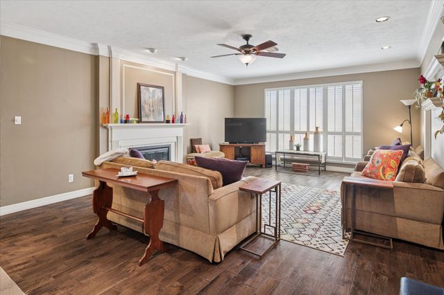 2200 Southern Oak Drive, Irving, TX 75063