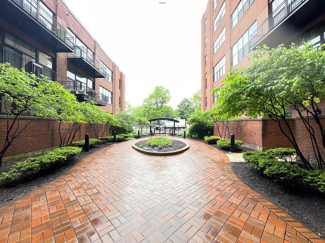 2323 W Pershing Road 421, Chicago, IL 60609
