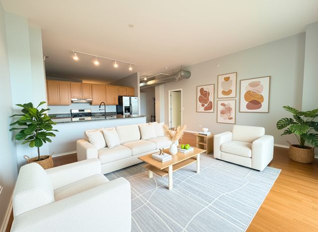 2323 W Pershing Road 421, Chicago, IL 60609