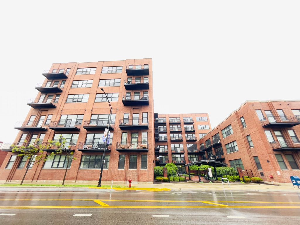 2323 W Pershing Road 421, Chicago, IL 60609