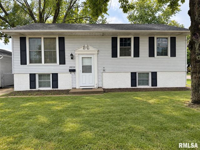 2200 DOMINION Avenue, Pekin, IL 61554