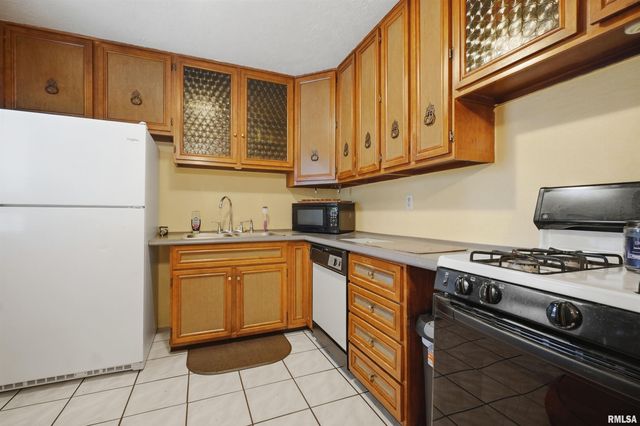 2200 DOMINION Avenue, Pekin, IL 61554