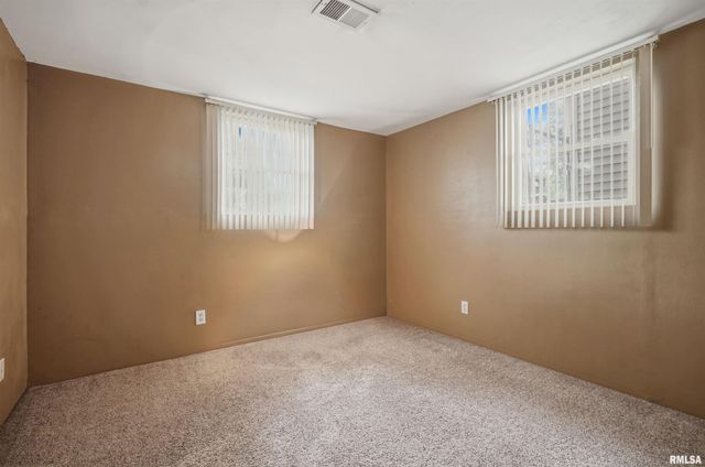 2200 DOMINION Avenue, Pekin, IL 61554