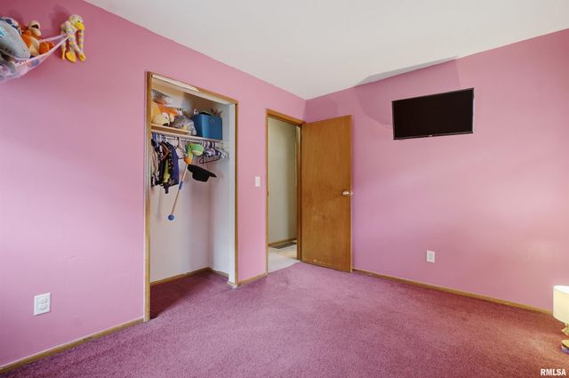 2200 DOMINION Avenue, Pekin, IL 61554