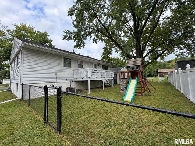 2200 DOMINION Avenue, Pekin, IL 61554