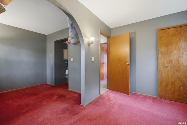 2200 DOMINION Avenue, Pekin, IL 61554