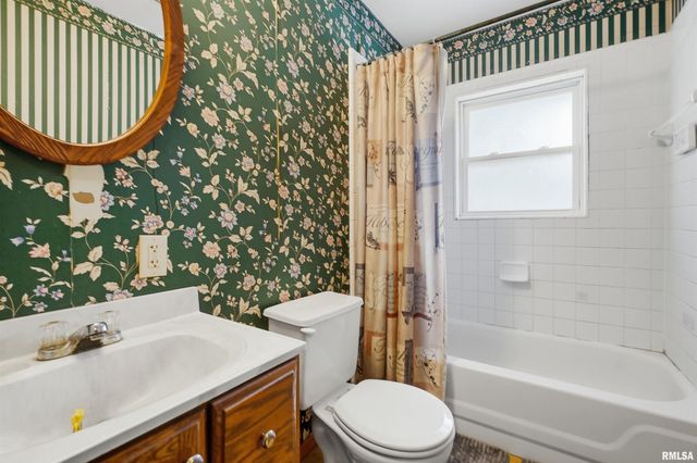2200 DOMINION Avenue, Pekin, IL 61554