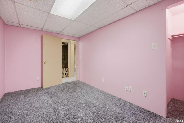 2200 DOMINION Avenue, Pekin, IL 61554