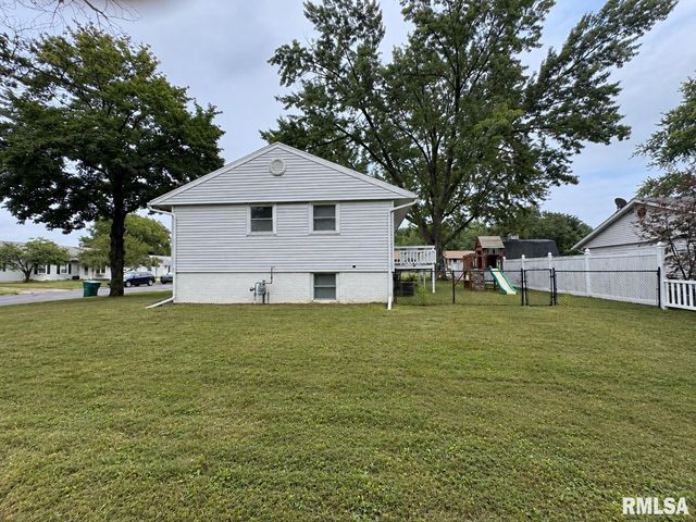 2200 DOMINION Avenue, Pekin, IL 61554