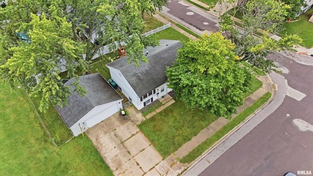 2200 DOMINION Avenue, Pekin, IL 61554