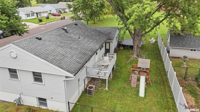 2200 DOMINION Avenue, Pekin, IL 61554
