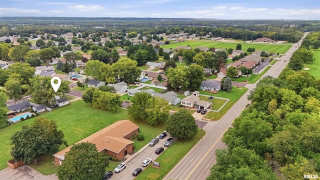 2200 DOMINION Avenue, Pekin, IL 61554