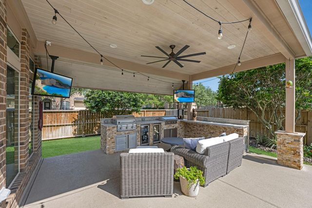 13502 Briar Rose Drive, Pearland, TX 77584