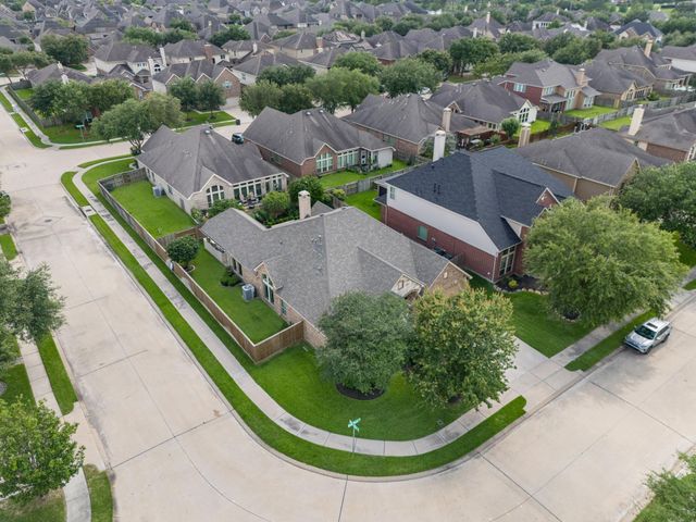 13502 Briar Rose Drive, Pearland, TX 77584