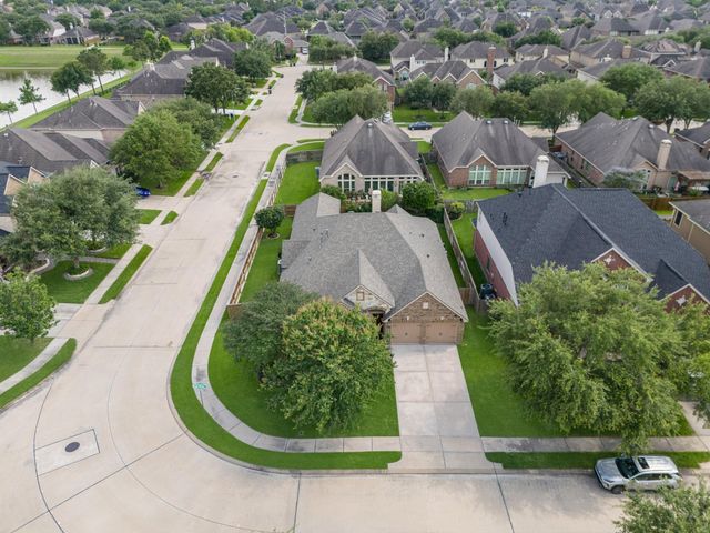 13502 Briar Rose Drive, Pearland, TX 77584