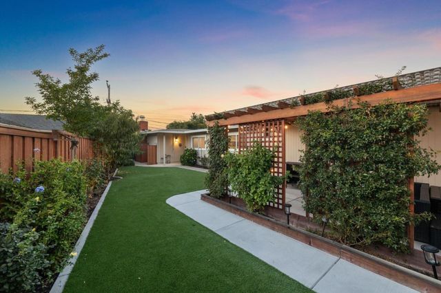 3342-3344 Los Prados Street, San Mateo, CA 94403