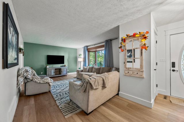 71 Challedon Circle SW, Pataskala, OH 43062