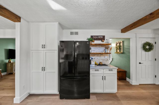 71 Challedon Circle SW, Pataskala, OH 43062