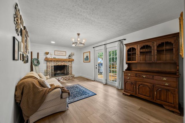 71 Challedon Circle SW, Pataskala, OH 43062