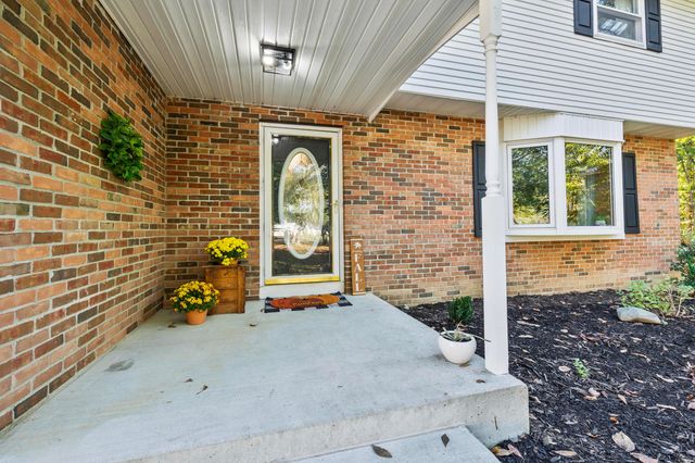 71 Challedon Circle SW, Pataskala, OH 43062