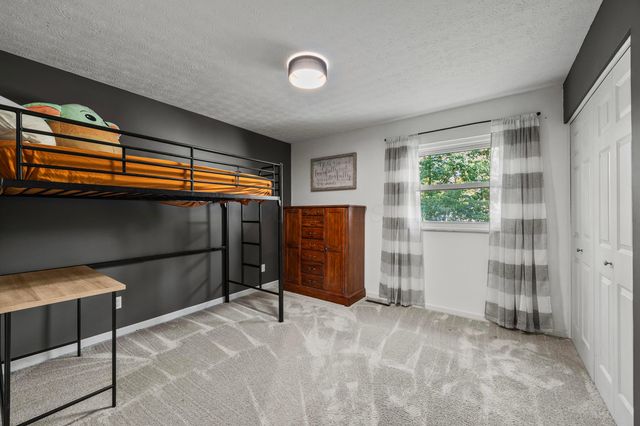 71 Challedon Circle SW, Pataskala, OH 43062