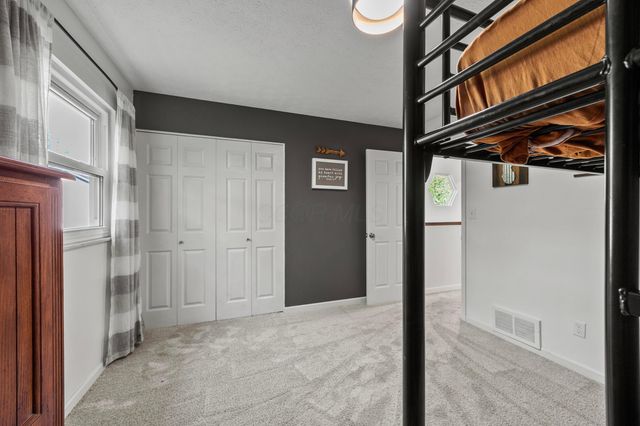 71 Challedon Circle SW, Pataskala, OH 43062