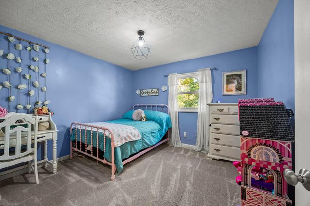 71 Challedon Circle SW, Pataskala, OH 43062