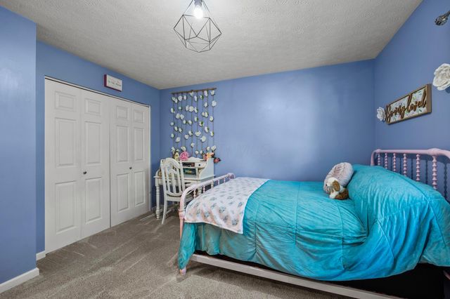 71 Challedon Circle SW, Pataskala, OH 43062