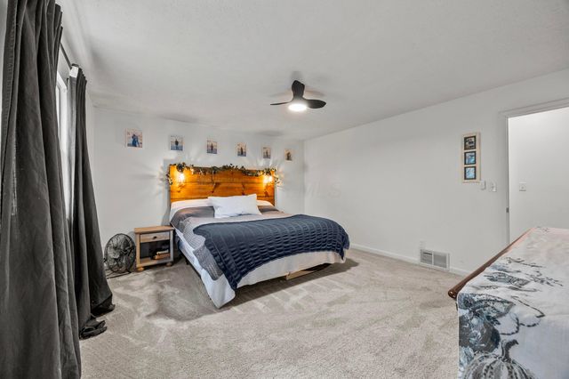 71 Challedon Circle SW, Pataskala, OH 43062