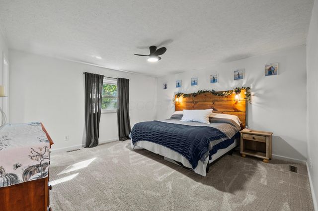 71 Challedon Circle SW, Pataskala, OH 43062