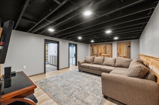 71 Challedon Circle SW, Pataskala, OH 43062