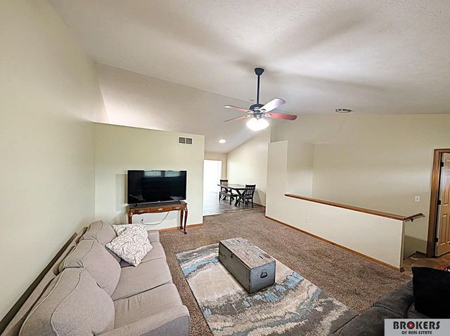 5230 N 13 Street, Lincoln, NE 68521