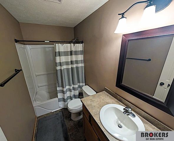 5230 N 13 Street, Lincoln, NE 68521