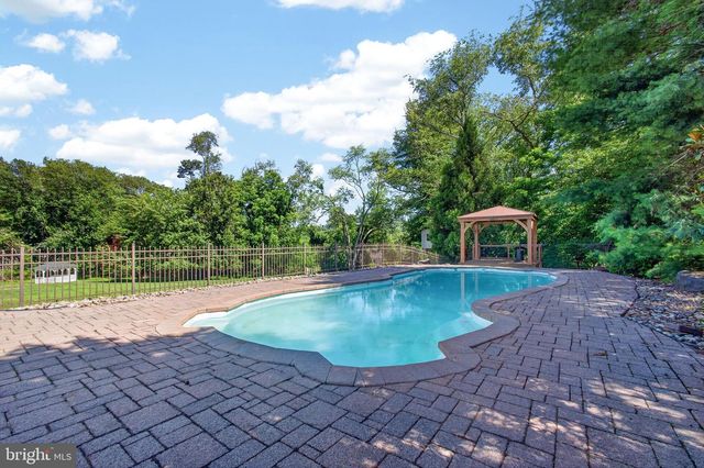 1364 COLLEGE HILL DR, Cheyney, PA 19319