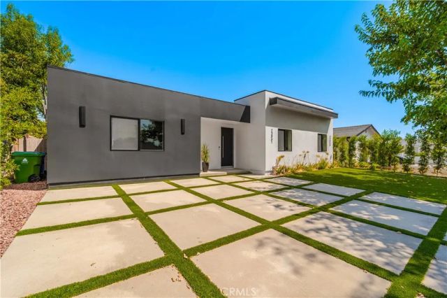 23861 Gilmore, West Hills, CA 91307