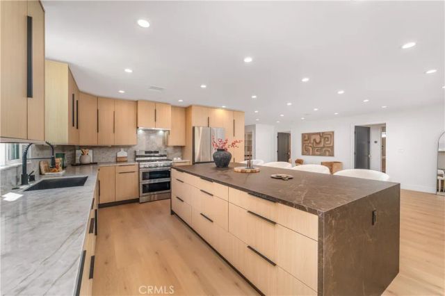 23861 Gilmore, West Hills, CA 91307