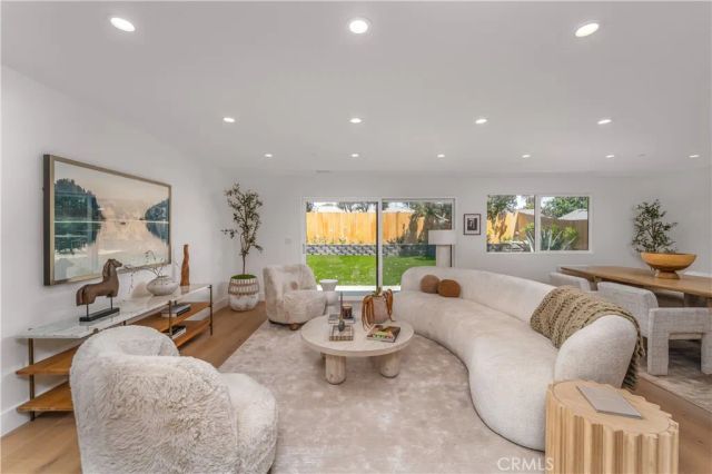 23861 Gilmore, West Hills, CA 91307