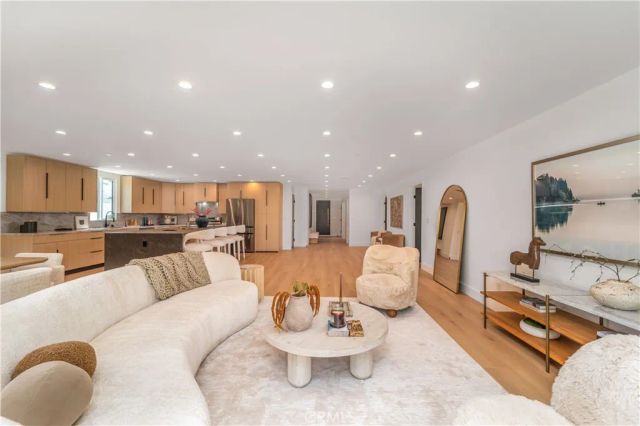 23861 Gilmore, West Hills, CA 91307