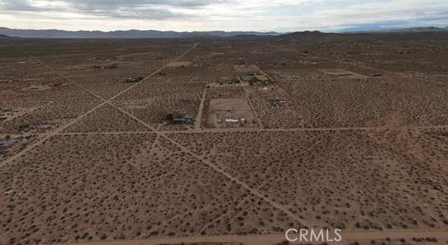 60396 Lorraine, Landers, CA 92285