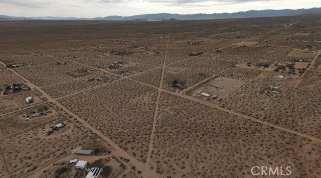 60396 Lorraine, Landers, CA 92285