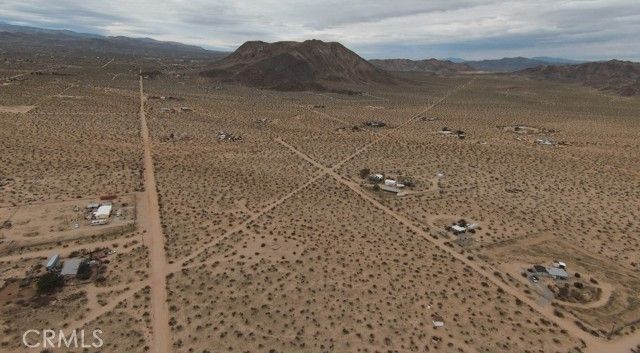 60396 Lorraine, Landers, CA 92285