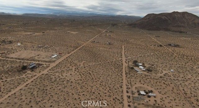 60396 Lorraine, Landers, CA 92285