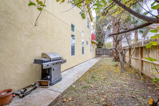 2563 Riviera Court, Tulare, CA 93274