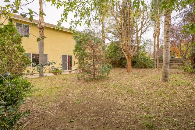 2563 Riviera Court, Tulare, CA 93274