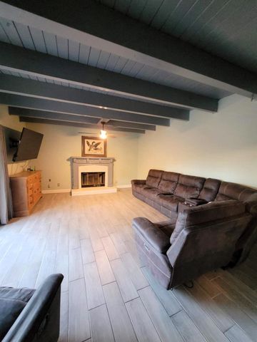 9985 Wendell Rd, Mountain Ranch, CA 95246