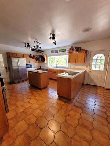 9985 Wendell Rd, Mountain Ranch, CA 95246