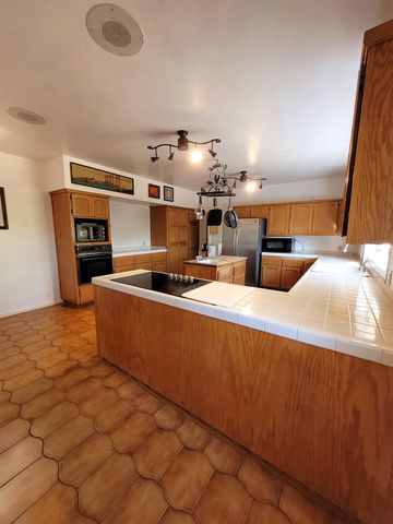 9985 Wendell Rd, Mountain Ranch, CA 95246