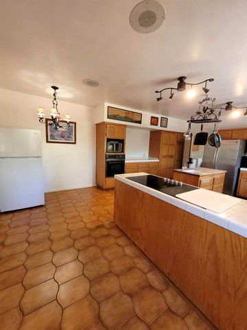 9985 Wendell Rd, Mountain Ranch, CA 95246