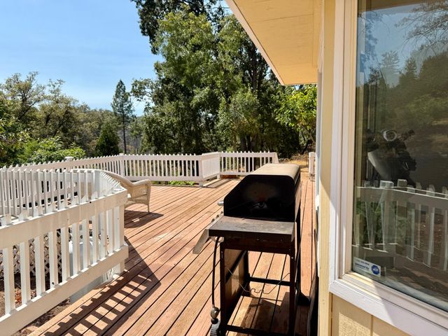 9985 Wendell Rd, Mountain Ranch, CA 95246